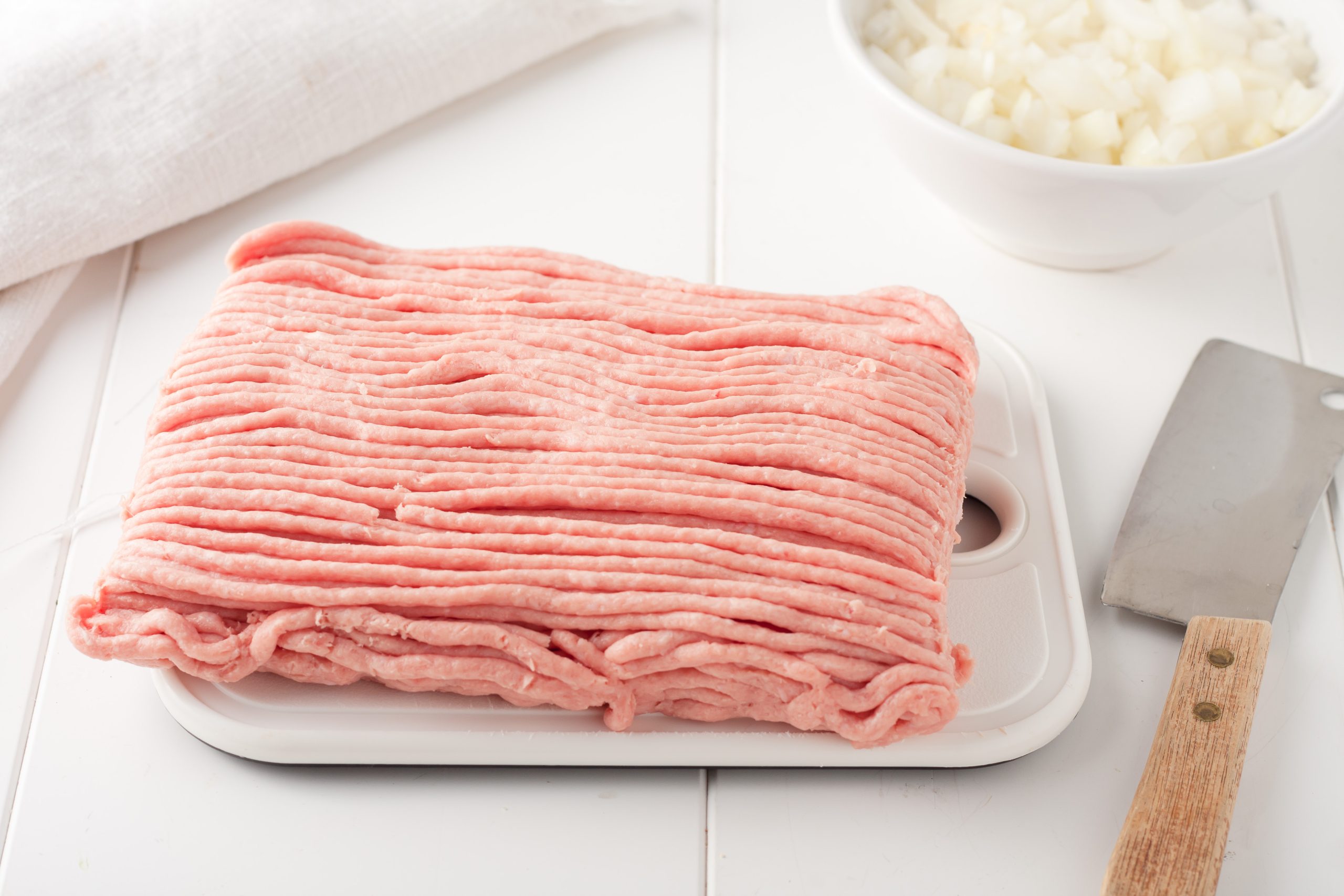 How Long Does Ground Turkey Last in The Fridge? (Signs It’s Gone BAD!)